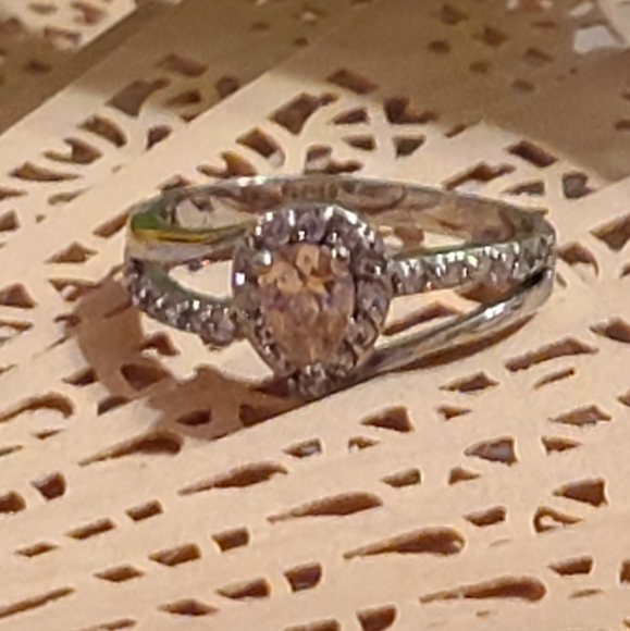 Size 10 ladies ring beautiful teardrop - Picture 9 of 14